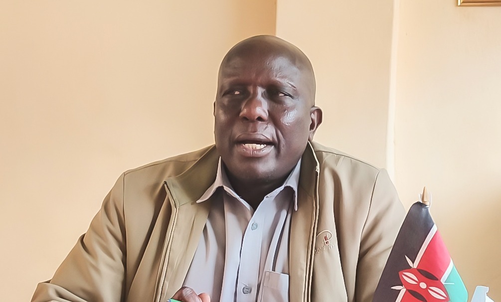 Nyamira Branch KNUT Executive Secretary Evans Obiri addresses the media in his office. He has faulted the government's plan to halt school capitation that funds free basic education. Photo/Arnold Ageta.