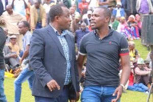 West Mugirango MP Stephen Mogaka welcomes his counterpart, South Mugirango MP Sylvanus Osoro, to Viongozi Pastoral Center where they met Bonyamatuta Ward residents for the constituency's midterm report review. Photo/Arnold Ageta
