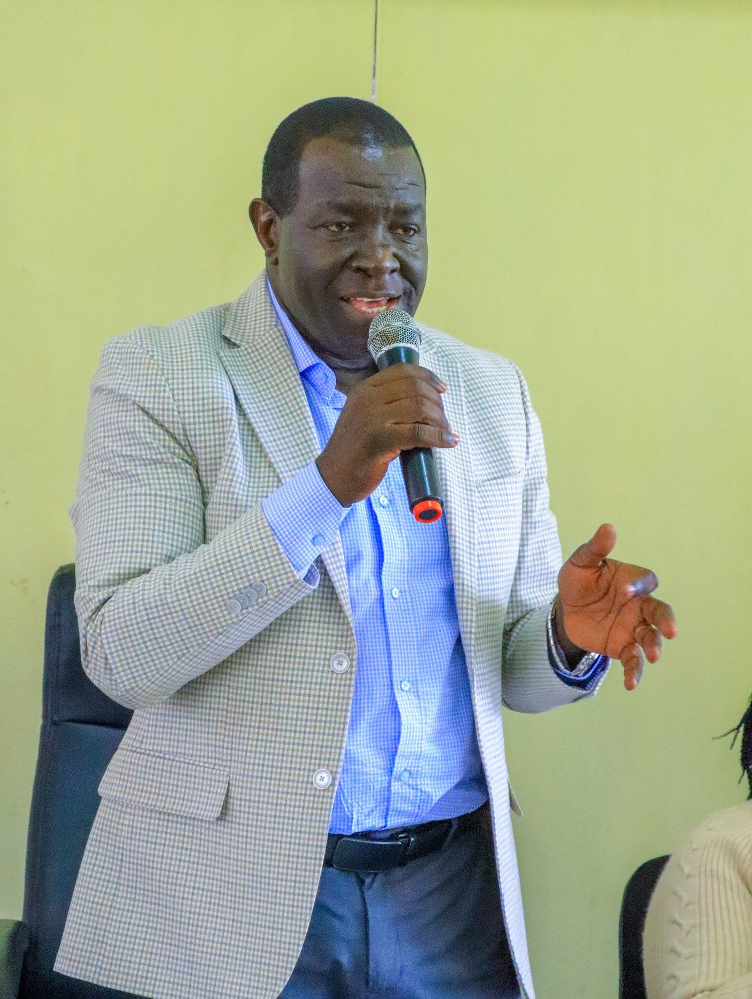 Solicitor General Shadrack Mose addressing Assistant County Commissioners, Chiefs, and Assistant Chiefs at West Mugirango's CDF Hall during the rollout exercise of NYOTA Project. Photo/Arnold Ageta